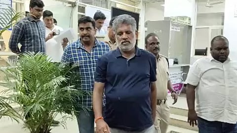 Andhra liquor scam | YSRCP leader Bhaskar Reddy arrested at Bengaluru airport
