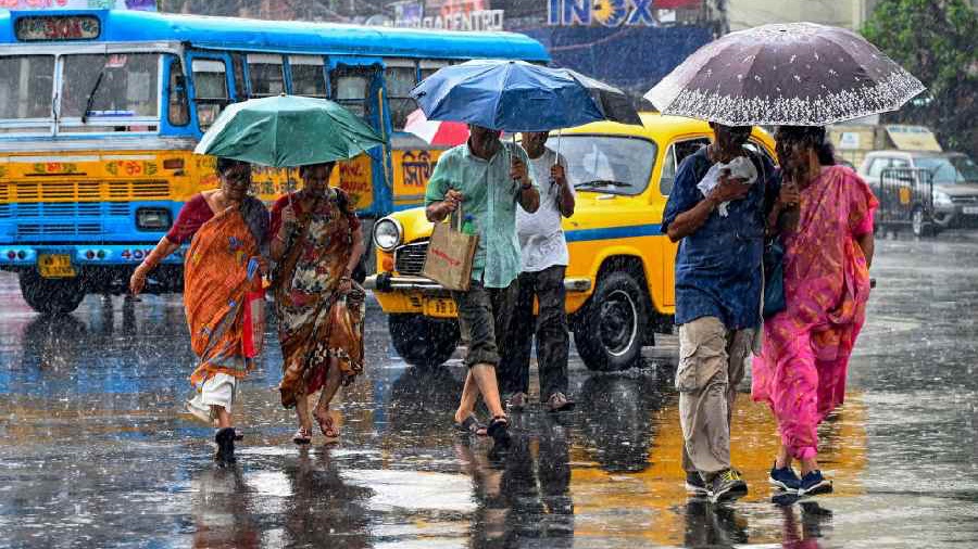 Heavy rain likely in Bengal due to formation of low-pressure area: IMD