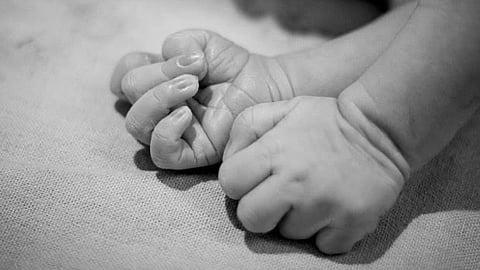 Woman abandons newborn baby on local train in Navi Mumbai
