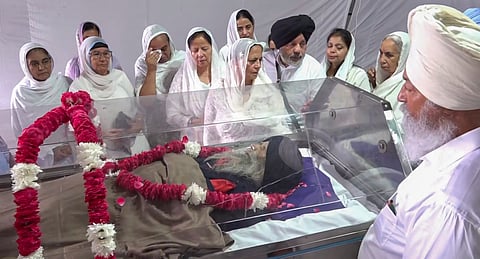 World's oldest marathoner Fauja Singh cremated with full state honours in Jalandhar's Beas
