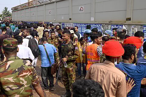 India sends burn-specialist doctors to Dhaka to treat those injured in air crash
