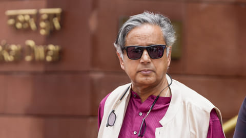 'Scorpion' remark against PM: SC extends stay on defamation proceedings against Shahsi Tharoor
