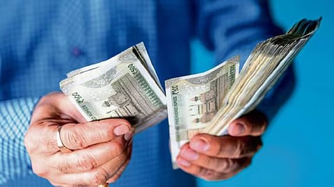 'Rs 1000 EPF pension a joke' | Congress slams govt after Parliamentary panel report
