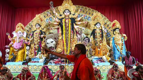 Devotees throng pandals across Bengal on Maha Navami amidst festive fervour