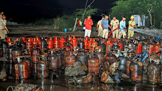 Truck carrying LPG cylinders catches fire after collision on Jaipur ...