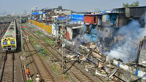 Several shanties gutted in major fire close to Mumbai Harbour line train tracks; nobody hurt