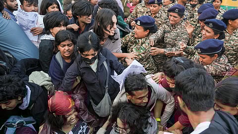 15 arrested for using 'pepper spray' on Delhi Police during air pollution protest