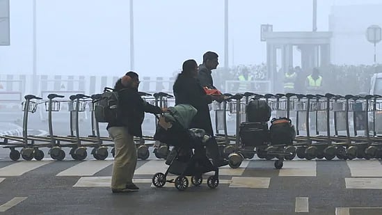 Low visibility disrupts Delhi flights; 1...
