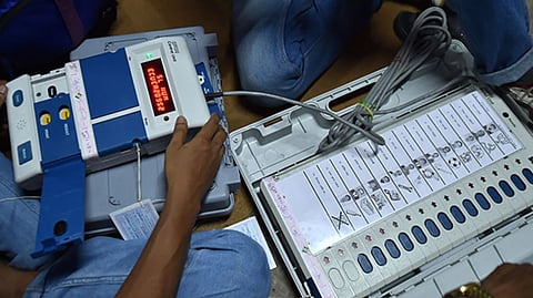 Two 'reserve' EVMs found in car in Solapur; SEC promises strict action, says poll process clean
