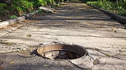 Days after biker death in Delhi, labourer dies after falling in uncovered manhole