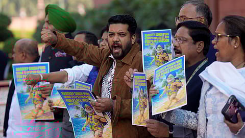 Cong MPs protest against Hardeep Puri, seek his resignation