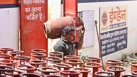 Indian fuel retailers face margin, cash-flow pressure: Moody's 