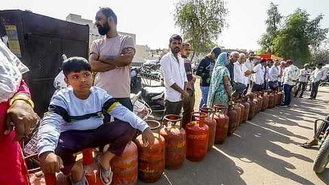 'BJP ka ek hi naara, line mein khada desh bechara' | TMC's fresh jibe at Centre amid LPG crisis 

