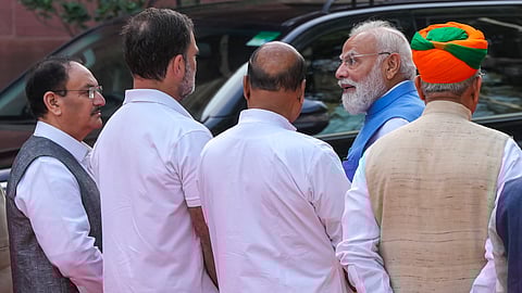 Namastes and a rare moment | PM Modi speaks to Rahul Gandhi while paying tribute to Jyotiba Phule
