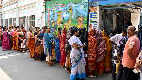EVM glitches, overnight violence mar first phase of West Bengal assembly polls