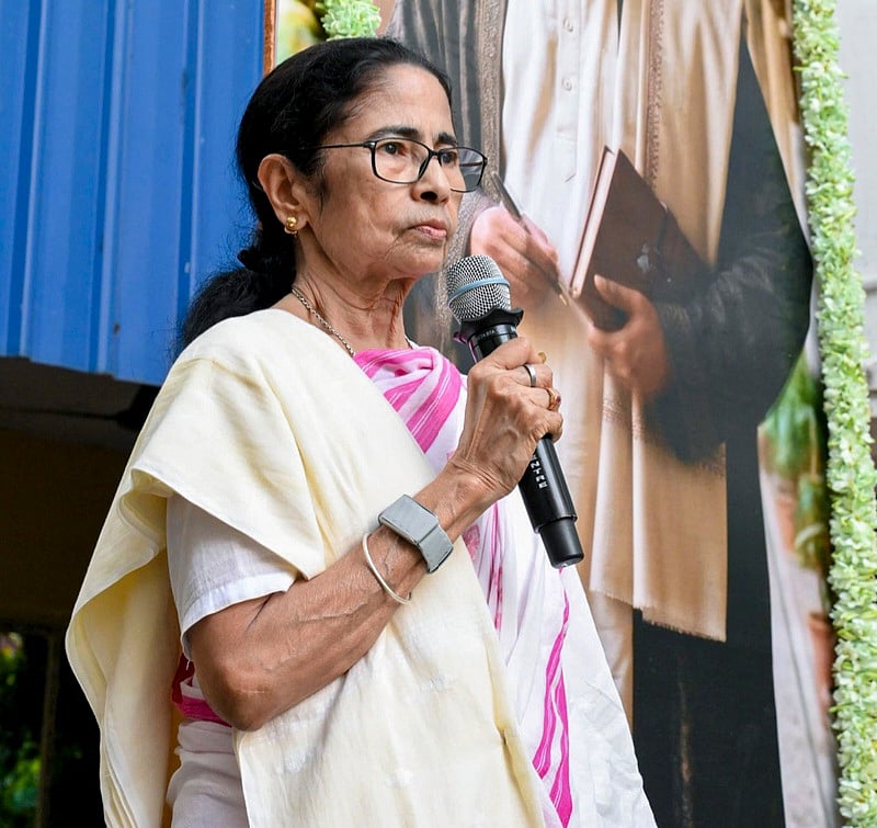 FIR filed against Mamata Banerjee for al...