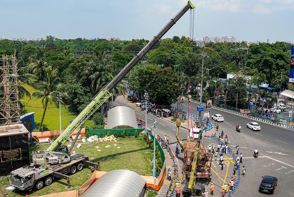 70-foot Lionel Messi statue dismantled i...