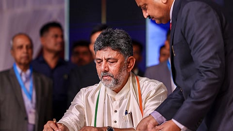 DK Shivakumar’s first move | Improved Bengaluru roads, free student travel, new jobs