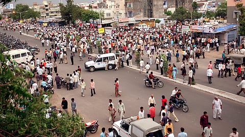 2008 Ahmedabad serial blasts | Gujarat HC upholds death sentence for 38, life term for 11 convicts
