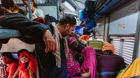 'Sell empty berths like vegetables'| Calcutta HC slams rail TTEs and police over berth bribery 