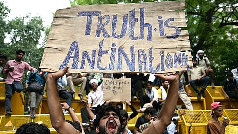 Govt offers fresh talks; CJP sets Jantar Mantar or a neutral venue as condition