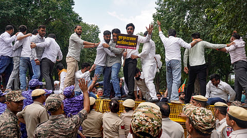 Clash between Police, BJP workers in protest demanding the resignation of Punjab Education Minister