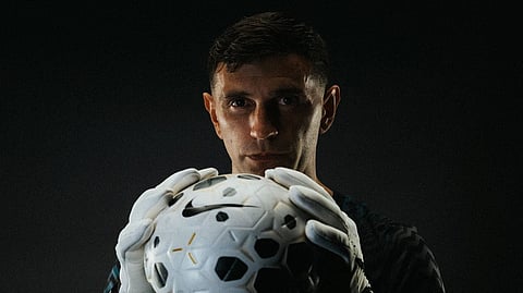 Martinez is expected to compete strongly for the No. 1 position and will wear the No. 26 shirt at Stamford Bridge