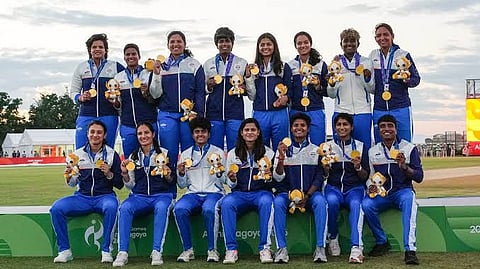 Smriti Mandhana had struck 79 before India bowled Sri Lanka out for 69 to complete a dominant title defence