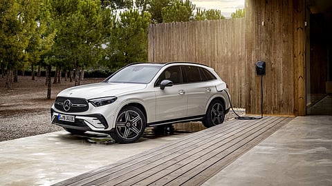 The GLC 400 4Matic had paired a 94kWh battery with dual motors producing 490hp