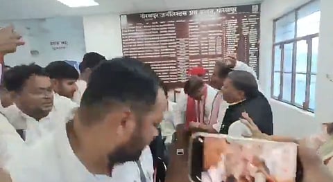 Gorakhpur SP press meet disrupted as supporters clash over seating arrangements | X
