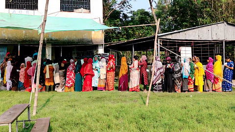 People stand in a queue to cast their vote | Representational image/PTI