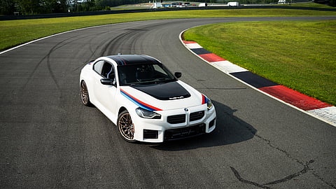 Powered by a 480 hp six-cylinder engine, the special edition could accelerate from 0 to 100 km/h in 3.7 seconds