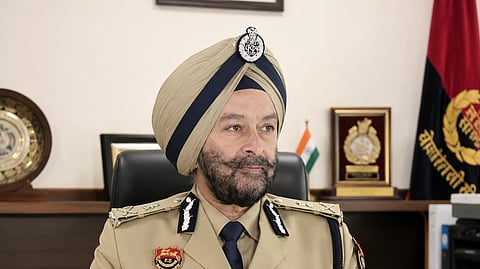 Bureau chief announces rewards for trapping senior officers taking bribes, directs officials to protect complainants and expedite corruption inquiries