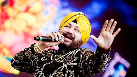 Viral video shows minister questioning Mehndi's condition, saying performing while intoxicated would disrespect the religious event