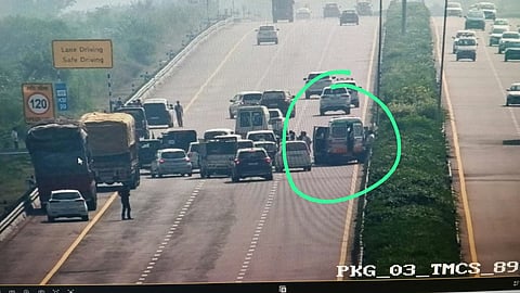 Several injured in collision involving five vehicles from Rahul Gandhi's convoy and an ambulance | X