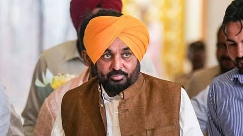 Congress legislators alleged they were prevented from entering Assembly as heated exchanges broke out between AAP and opposition MLAs
