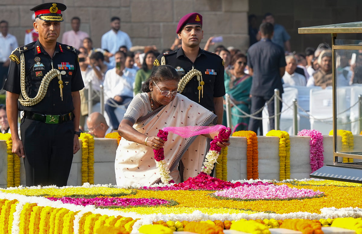 Leaders pay tribute to Mahatma Gandhi and Lal Bahadur Shastri on birth ...