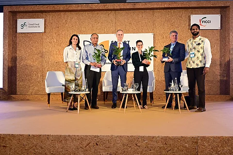 Startups backed by MS Dhoni, Anushka-Virat congregate at the Smart Protein Summit 2022 in New Delhi alongside policymakers, scientists, investors, & other food stakeholders
