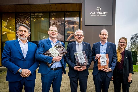 (L-R) Alvaro Alonso (President Western Europe), Wim Debedts (Managing Director Benelux & Nordics) Matthias Diependaele, (Minister-President of Flanders) Filip Hermans, (Plant Manager Wieze), Karolien Cloots (Corporate Communications Director, Europe)