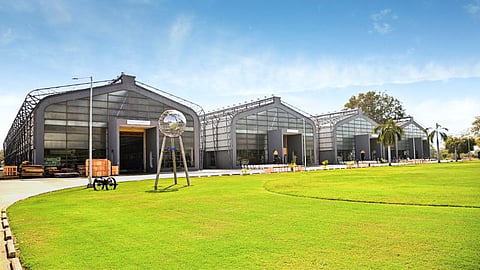 From Ahmedabad, KHS supplies beverage bottlers in India and Southeast Asia with cutting-edge filling equipment and packaging technology.