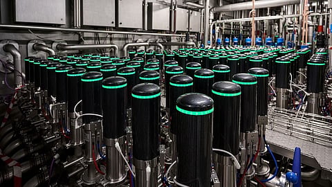 The GEA Hydract water-hydraulic valve actuator enables precise control of product flows and inline blending. This allows product variants to be produced closer to the filling stage, rather than storing them in separate tanks.