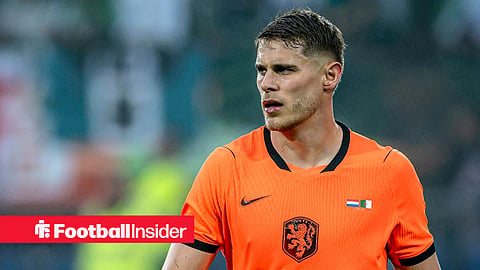 Micky van de Ven playing for Netherlands against Algeria