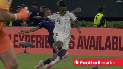 Spain's Nico Williams challenged by Nicolas de la Cruz in Uruguay's defeat to Spain at the 2026 World Cup.