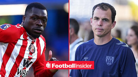 Brian Brobbey in action for Sunderland, with Regis Le Bris on the sidelines