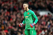 Iker Casillas set to leave Real Madrid as David De Gea stalls on signing Manchester United deal