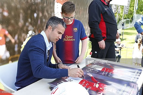 Robin van Persie takes £140,000-a-week pay cut to join Fenerbahce