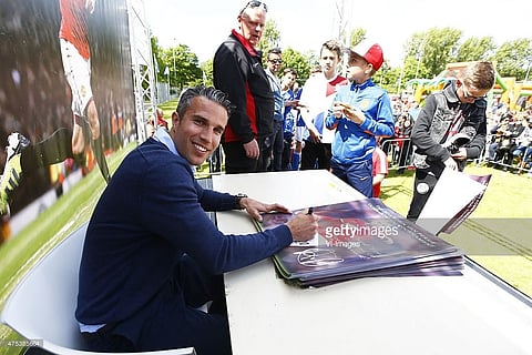 Robin van Persie agrees Manchester United pay-off to join Fenerbahce