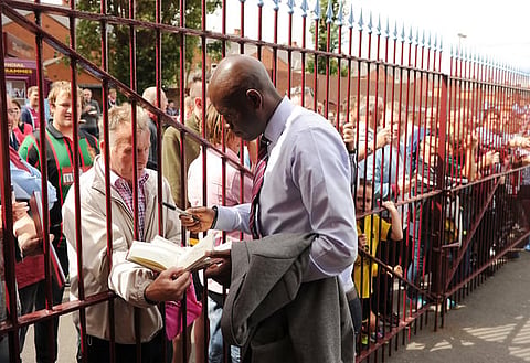 Football - Aston Villa v Sunderland - Barclays Premier League - Villa Park - 29/8/15
Former Aston Villa Player Ian Taylor signs a autograph before the match
Mandatory Credit: Action Images / Ryan Browne
Livepic
EDITORIAL USE ONLY. No use with unauthorized audio, video, data, fixture lists, club/league logos or "live" services. Online in-match use limited to 45 images, no video emulation. No use in betting, games or single club/league/player publications.  Please contact your account representative for further details.