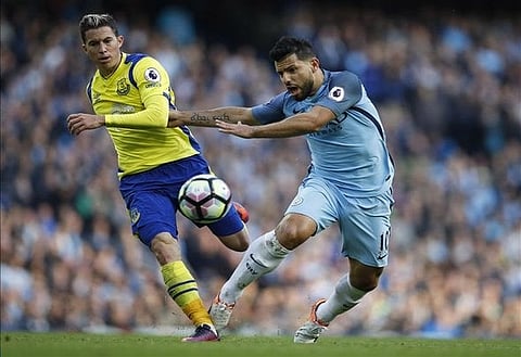 Everton approaches made for midfielder and left-back - report