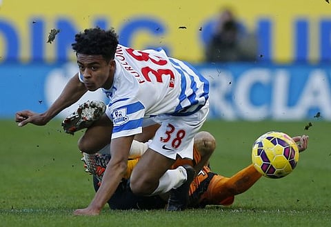 Aston Villa in three-way tussle to sign 21-year-old Championship defender - report